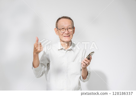 Seniors, Smartphones, Smartphones 128186337