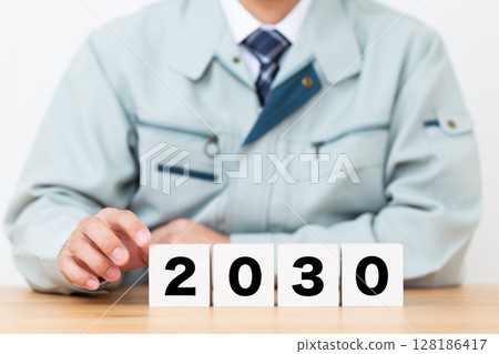 2030 blocks and a middle-aged male businessman wearing work clothes 2030 blocks and a middle-aged male businessman wearing work clothes 128186417