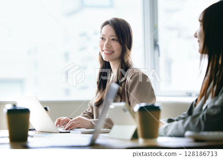 Business woman 128186713