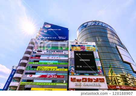 日本東京城市景觀,俯瞰澀谷車站前的電子產品零售商 Bic Camera = 2025 年 7 月 4 日 日本東京城市景觀,俯瞰澀谷車站前的電子產品零售商 Bic Camera = 2025 年 7 月 4 日 128188907