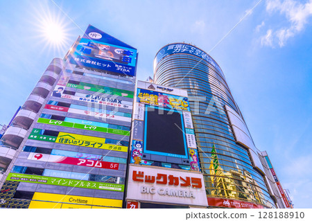 日本東京城市景觀,俯瞰澀谷車站前的電子產品零售商 Bic Camera = 2025 年 7 月 4 日 日本東京城市景觀,俯瞰澀谷車站前的電子產品零售商 Bic Camera = 2025 年 7 月 4 日 128188910