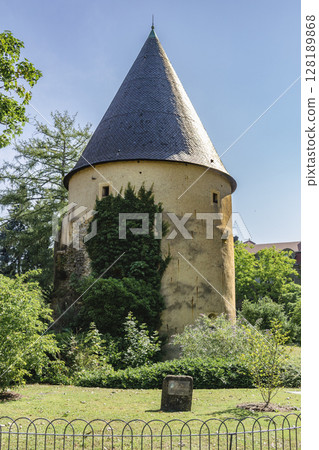 Tour camoufle in metz, old medieval tower near avenue foch, moselle, lorraine, france 128189868