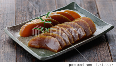 Highly fragrant Nara pickles, perfect as a side dish to go with sake or rice Highly fragrant Nara pickles, perfect as a side dish to go with sake or rice 128190047