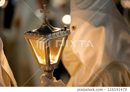 Unrecognizable Nazarenes during Spanish holly week celebration 128191478