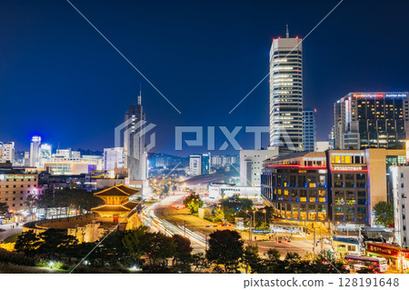首爾東大門的夜晚 128191648
