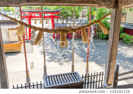 Nakata Shrine, Minamisendai, inside the worship hall, offering box, shimenawa Nakata Shrine, Minamisendai, inside the worship hall, offering box, shimenawa 128192128