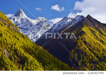 Sichuan Province, Siguniang Mountain and Shuangqiao Valley Hiking 128192749