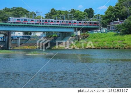 Tamagawa River in summer with beautiful greenery and summer skies 128193157
