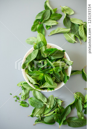 Fresh aromatic mint on minimalistic background from above 128193554