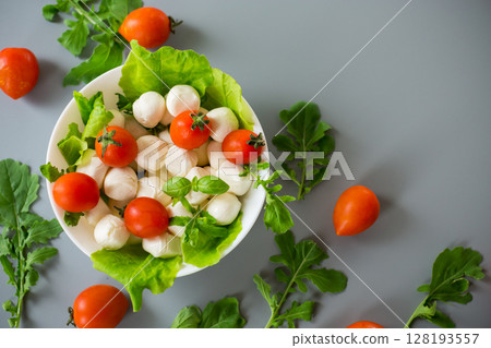 Delicious composition with mozzarella, cherry tomatoes and greens 128193557