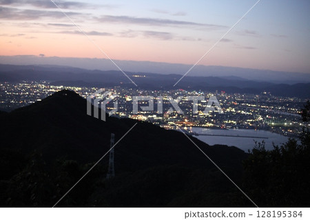 Okayama city area from Mt. Kinko 128195384