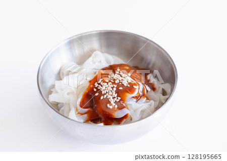 Konjac noodles with sesame sauce Konjac noodles with sesame sauce 128195665