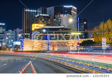 首爾:南大門(崇禮門)的夜晚 首爾:南大門(崇禮門)的夜晚 128195833
