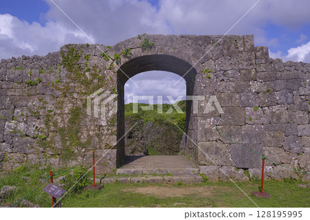 Arch gate of Nakagusuku Castle in Okinawa 128195995