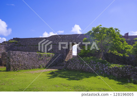 The ruins of Nakagusuku Castle in Okinawa 128196005