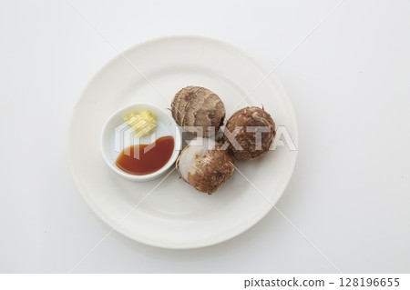 Boiled taro root Boiled taro root 128196655