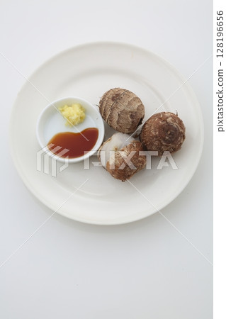 Boiled taro root Boiled taro root 128196656