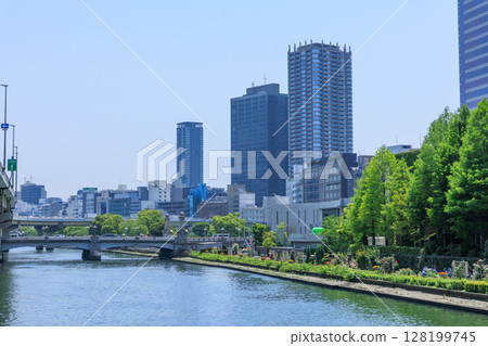 Scenery of Nakanoshima in early summer in Osaka (Kita-ku, Osaka City, Osaka Prefecture) 128199745