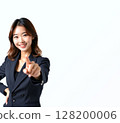 穿西裝的女性用手指著 128200006