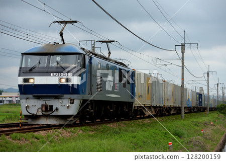 山陽本線運行的EF210-165次貨櫃貨運列車 山陽本線運行的EF210-165次貨櫃貨運列車 128200159