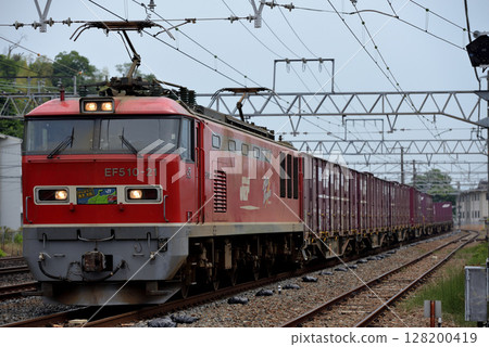 東海道線運行的EF510-21次貨櫃貨運列車 128200419