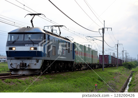 山陽本線運行的EF210-160次貨櫃貨運列車 山陽本線運行的EF210-160次貨櫃貨運列車 128200426