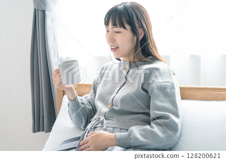 Pregnant women drinking recommended drinks during pregnancy Pregnant women drinking recommended drinks during pregnancy 128200621