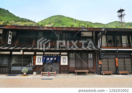 A Japanese Heritage Site with a Row of Inns: Old Narai-juku on the Nakasendo 128201002