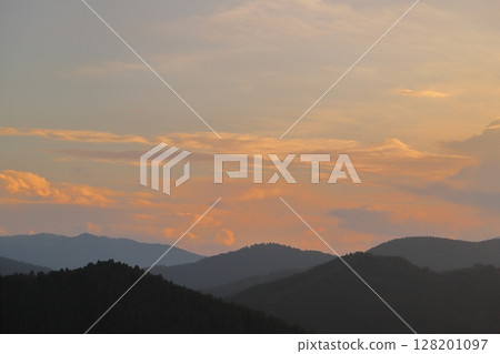 日落天空雲山 128201097