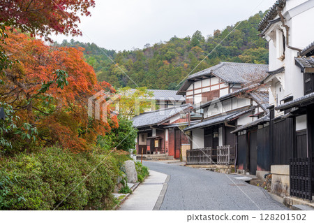 愛宕街道、嵯峨鳥居本傳統建築物群保護區及紅葉。京都府京都市右京區 128201502