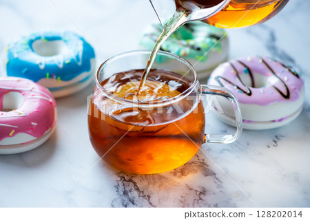冷茶和甜甜圈 128202014