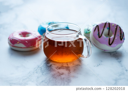 Cold tea and donuts 128202018
