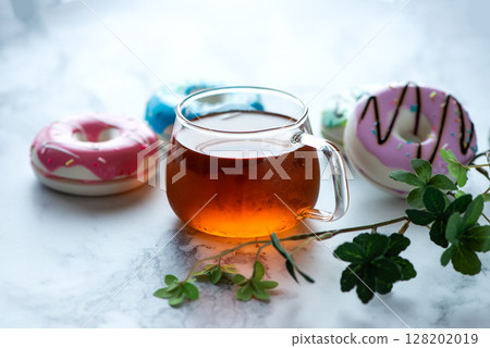 Cold tea and donuts 128202019