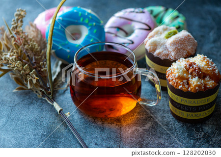 Cold tea and donuts 128202030