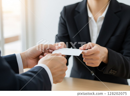 商人和女商人交換名片 128202075