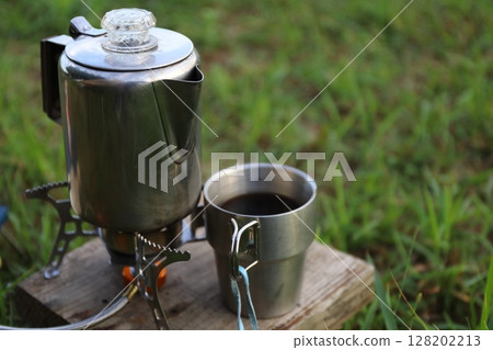 咖啡杯和咖啡壺 128202213