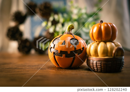 Halloween pumpkins and little pumpkins 128202240