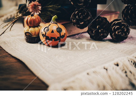 Halloween pumpkins and little pumpkins Halloween pumpkins and little pumpkins 128202245
