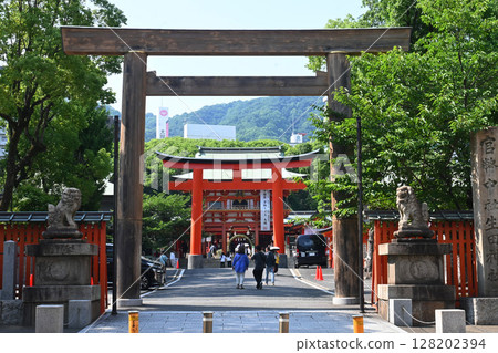 The approach to Ikuta Shrine in Chuo Ward, Kobe City The approach to Ikuta Shrine in Chuo Ward, Kobe City 128202394