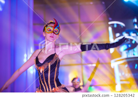 Beautiful girls from the variety show are dancing on stage.Dancers in white dresses perform modern dance cabaret 128205342