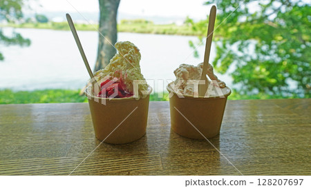 Delicious Italian gelato 128207697