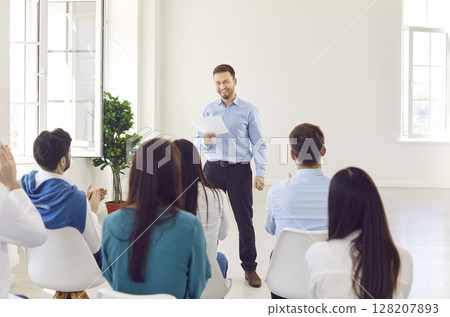 Chief Conducting Work Group Meeting Or Conference For Team In Office Chief Conducting Work Group Meeting Or Conference For Team In Office 128207893