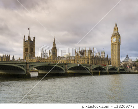 Westminster Bridge and the Palace of Westminster, seen across the River Thames, London, England Westminster Bridge and the Palace of Westminster, seen across the River Thames, London, England 128209772