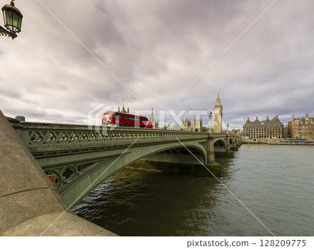 Westminster Bridge and Big Ben, London, UK Westminster Bridge and Big Ben, London, UK 128209775