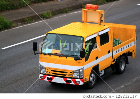 Road maintenance vehicle image 128212117