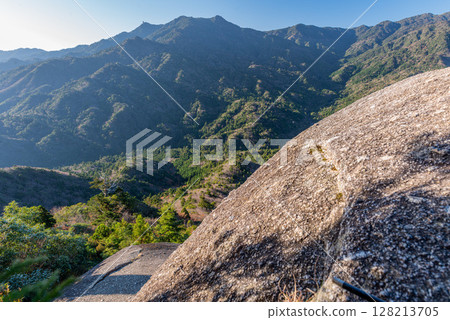 Clear autumn day, from Taiko Rock, Yakushima Island in the Offshore Alps (Autumn) Clear autumn day, from Taiko Rock, Yakushima Island in the Offshore Alps (Autumn) 128213705