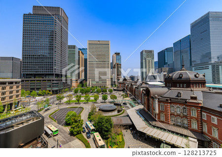 東京都、千代田區、丸之內、KITTE丸之內、從KITTE花園看到的東京車站週邊 128213725