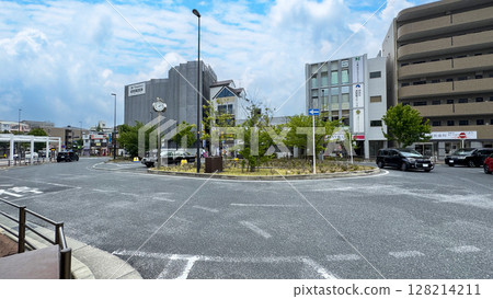 Scenery around Hankyu Senriyama Station in Suita City, Osaka Prefecture 128214211