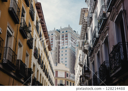 Partial view of the Riu Plaza hotel, in Madrid's Plaza de Espana 128214488