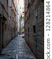 Alley in the old town of Dubrovnik, Croatia 128214864